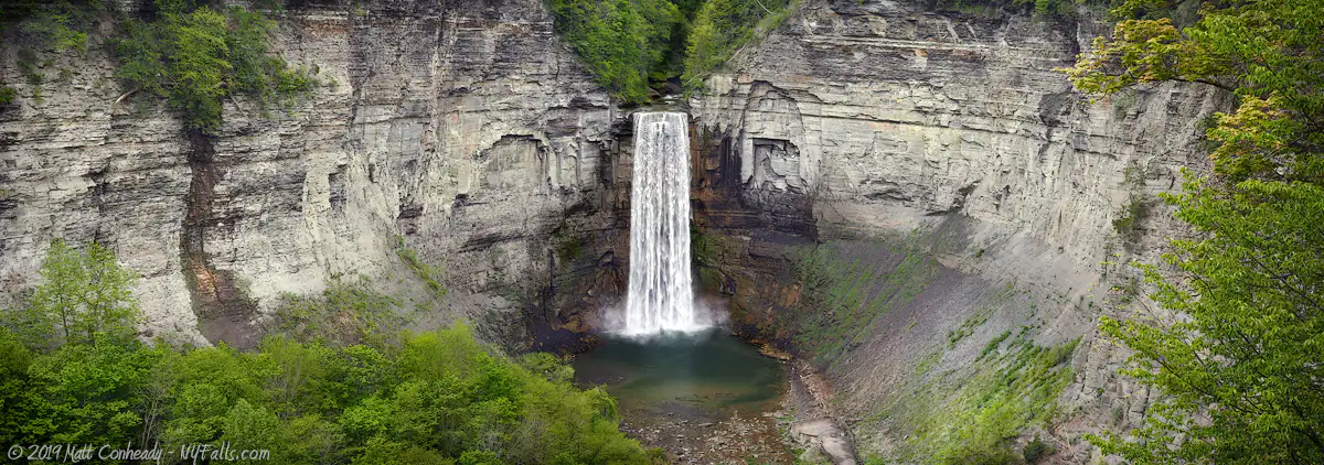 A wide view of Taughannock gorge in summer.