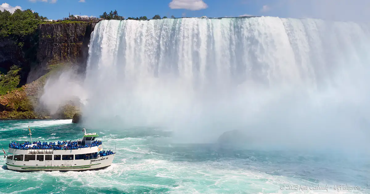 Horseshoe Falls with the Maid of the Mist