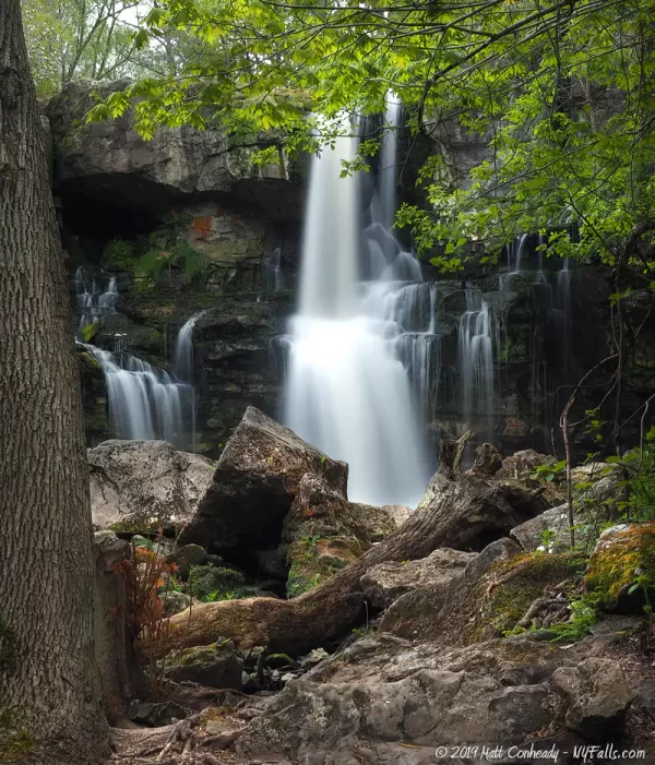 A view of Akron Falls in low flow, from the viewing area.