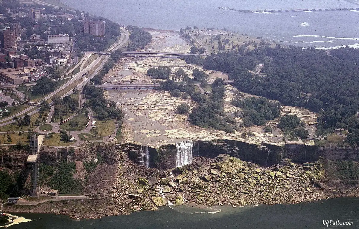 A aerial photo from 1969 showing the American Falls with only a trickle of water.
